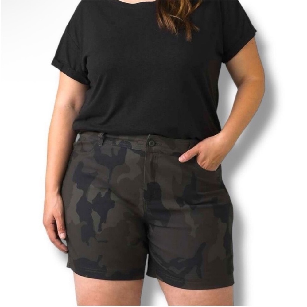 Prana Halle Short Plus I| Charcoal Camo